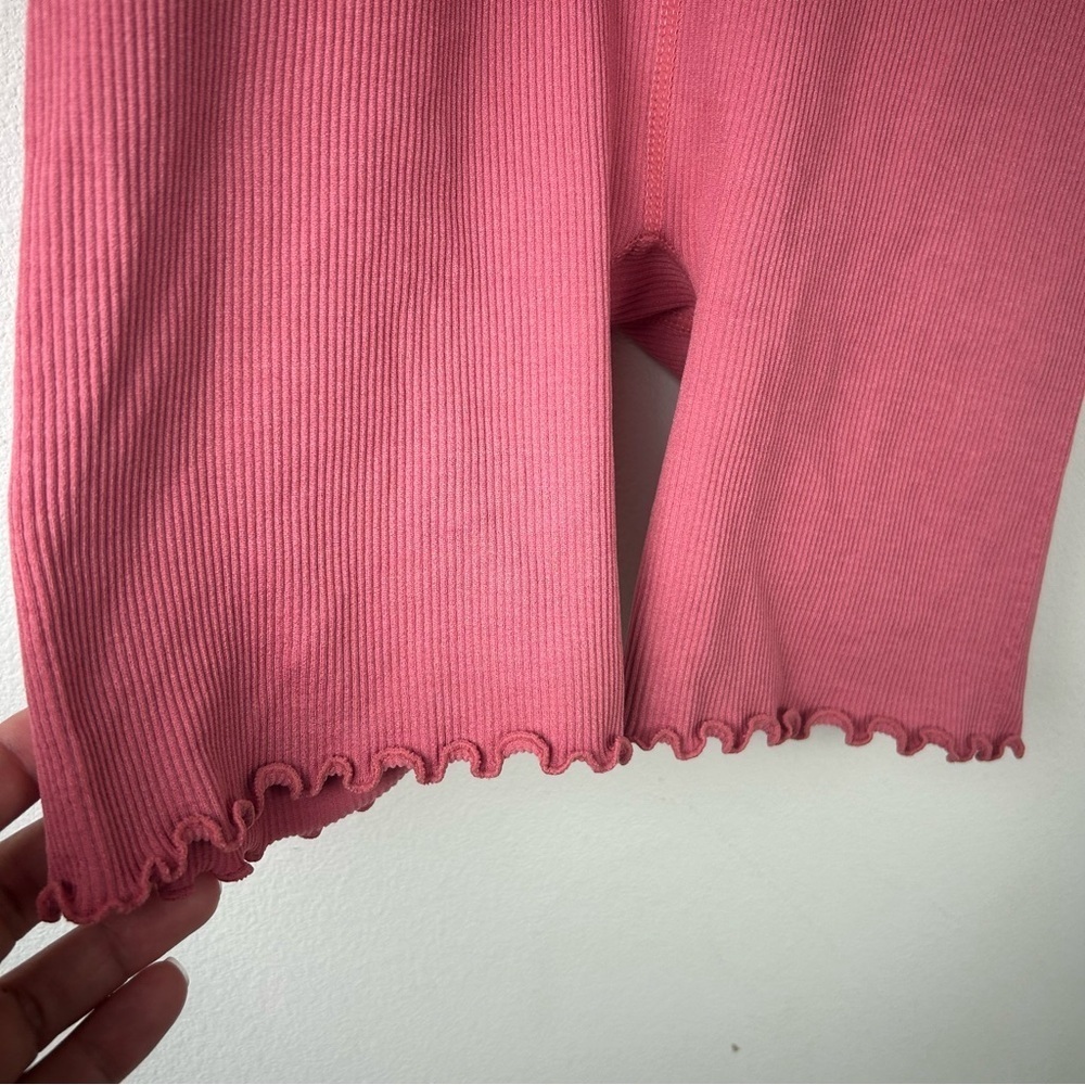 Spiritual Gangster Seamless Ruffle hem biker shorts in dusty rose size: XS/S - Picture 4 of 8